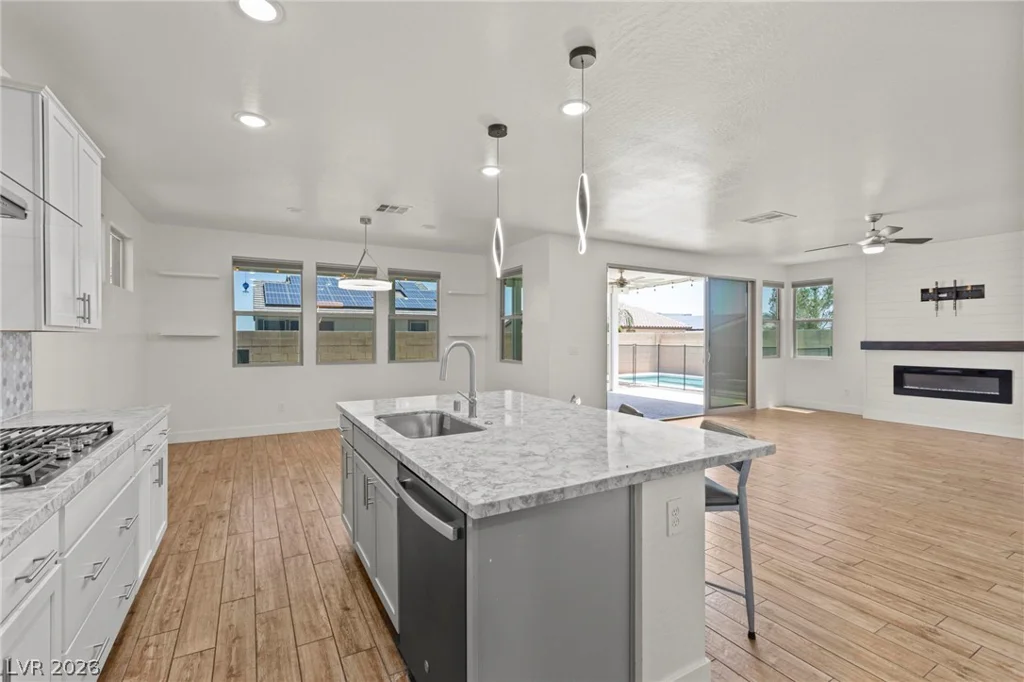 8320 Carabiner, Las Vegas, NV 89166