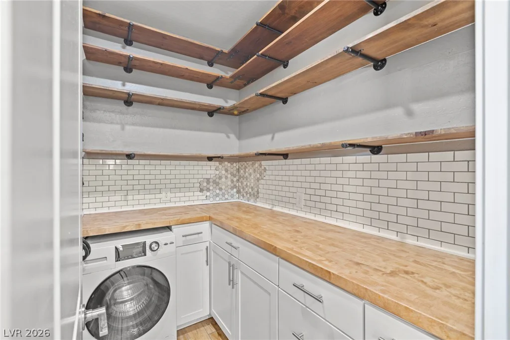 8320 Carabiner, Las Vegas, NV 89166