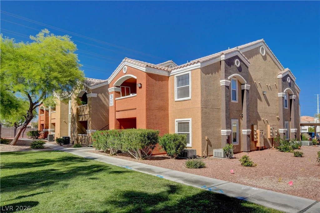 8101 Flamingo, Las Vegas, NV 89147