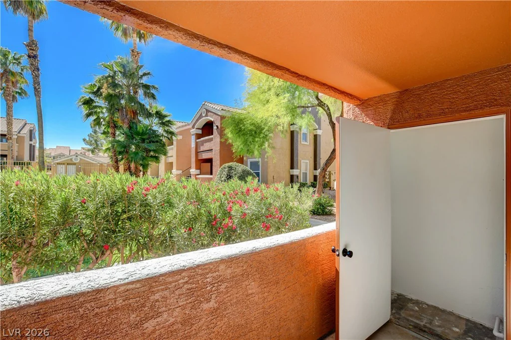 8101 Flamingo, Las Vegas, NV 89147