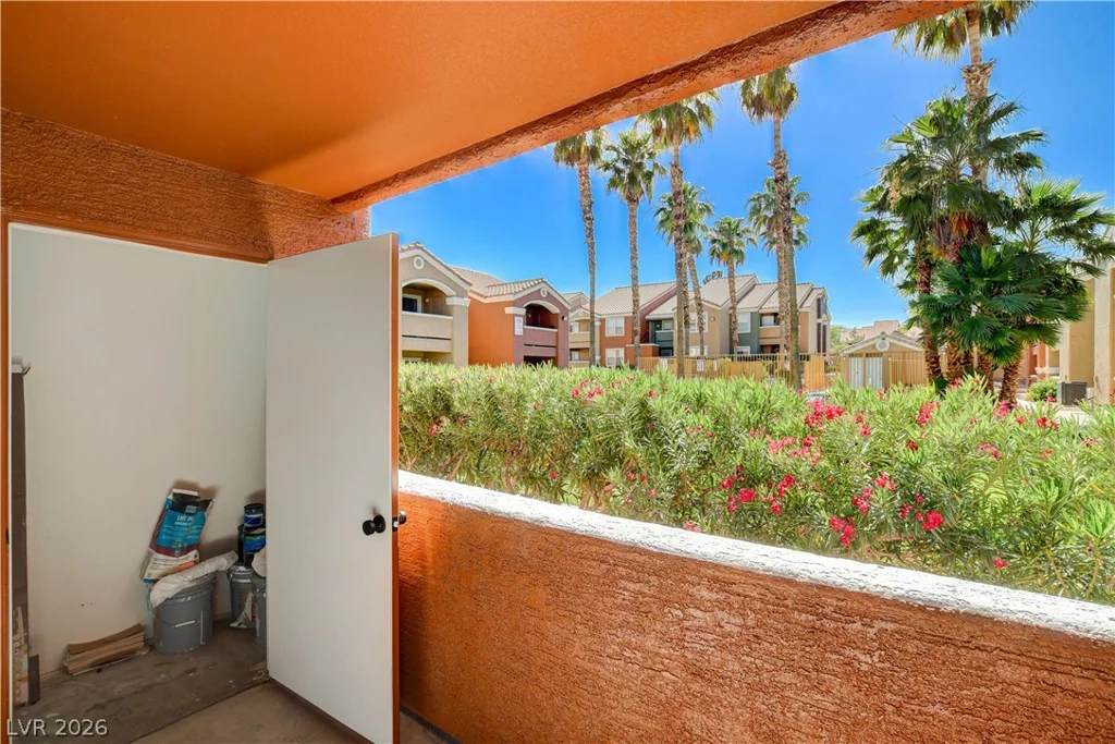 8101 Flamingo, Las Vegas, NV 89147