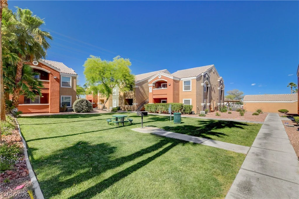 8101 Flamingo, Las Vegas, NV 89147