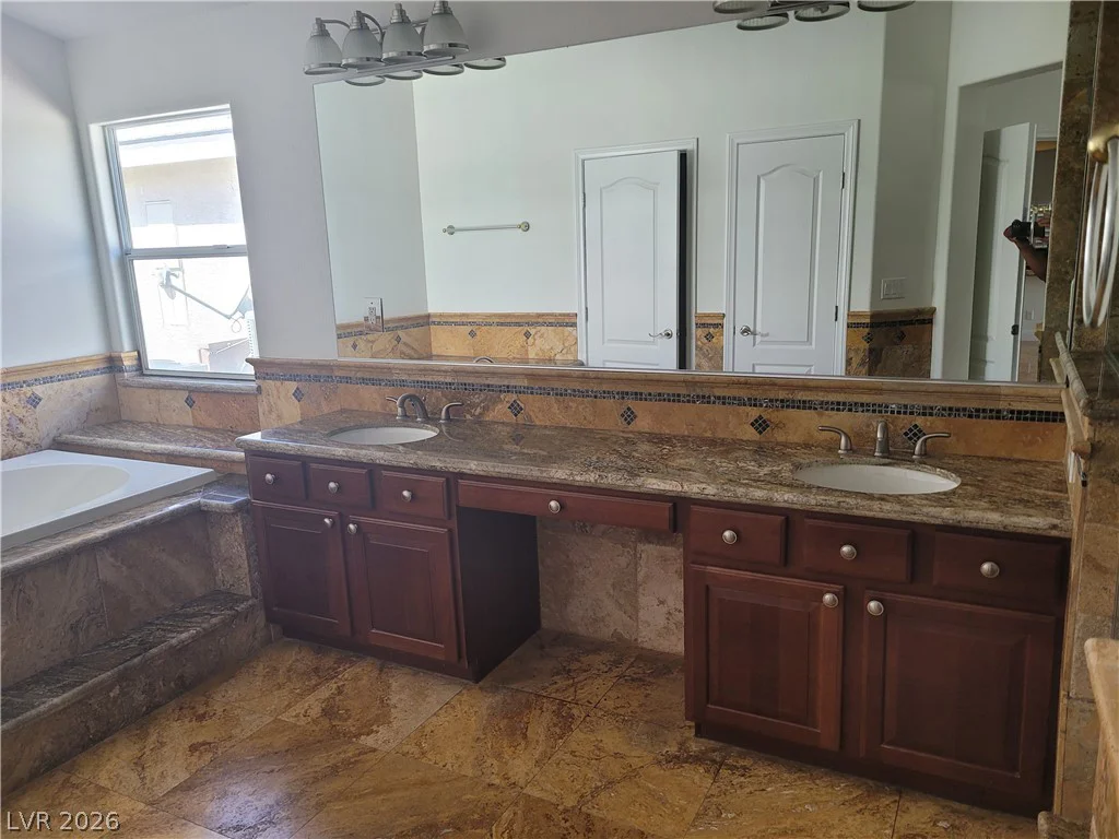 7020 Manzanares, North Las Vegas, NV 89084