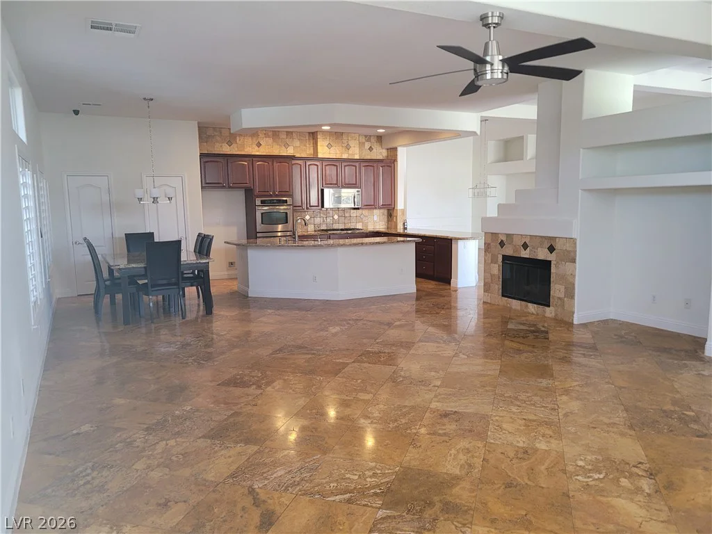 7020 Manzanares, North Las Vegas, NV 89084