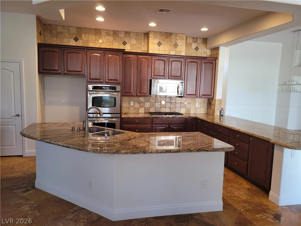 7020 Manzanares, North Las Vegas, NV 89084