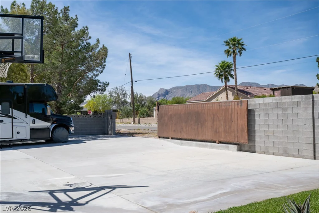 10080 Tropical, Las Vegas, NV 89149