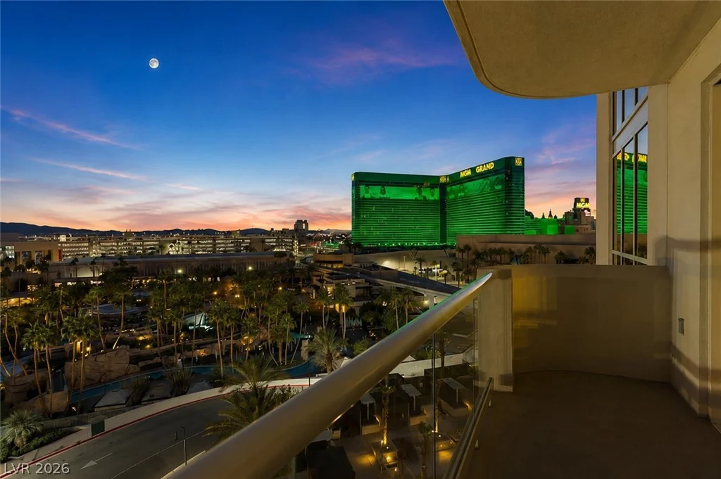 145 HARMON, Las Vegas, NV 89109