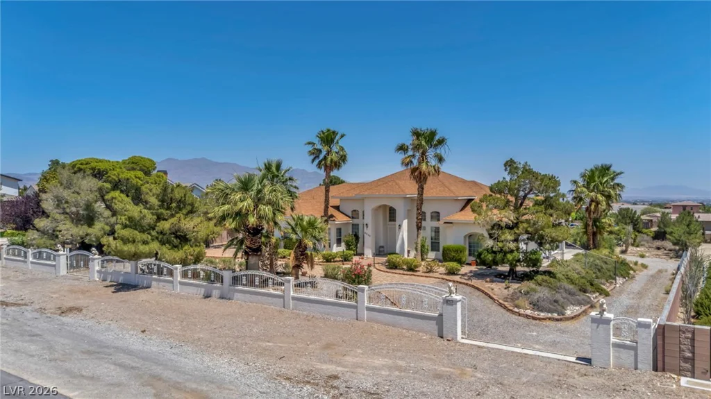 6240 Hualapai, Las Vegas, NV 89149