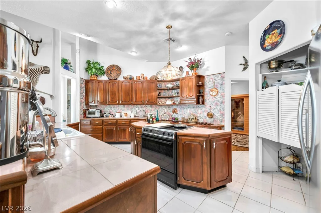 6240 Hualapai, Las Vegas, NV 89149