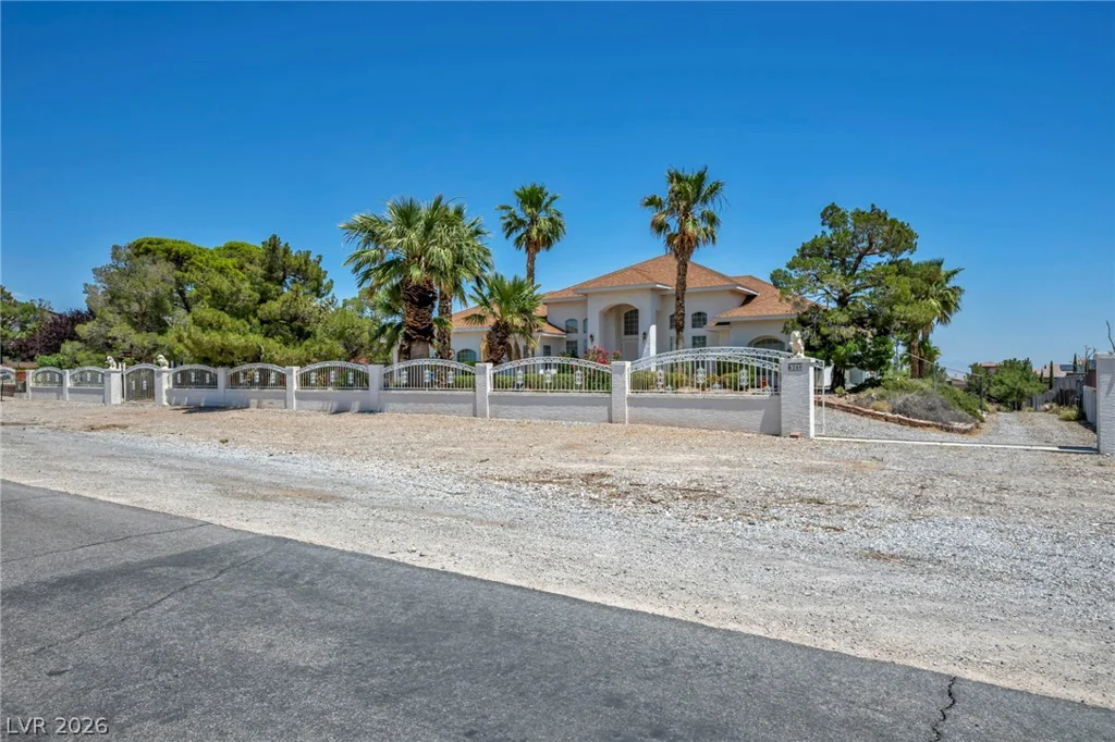 6240 Hualapai, Las Vegas, NV 89149