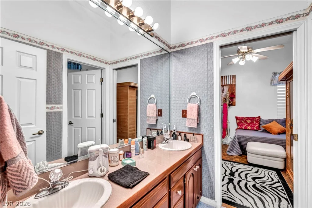 6240 Hualapai, Las Vegas, NV 89149