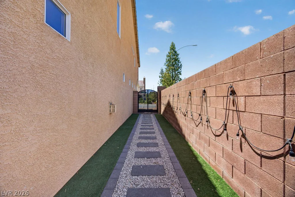 9610 Twin Rivers, Las Vegas, NV 89139