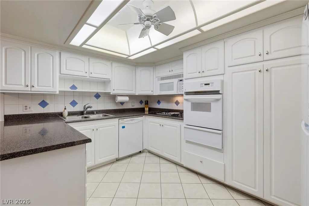 3630 Blackstone, Las Vegas, NV 89121