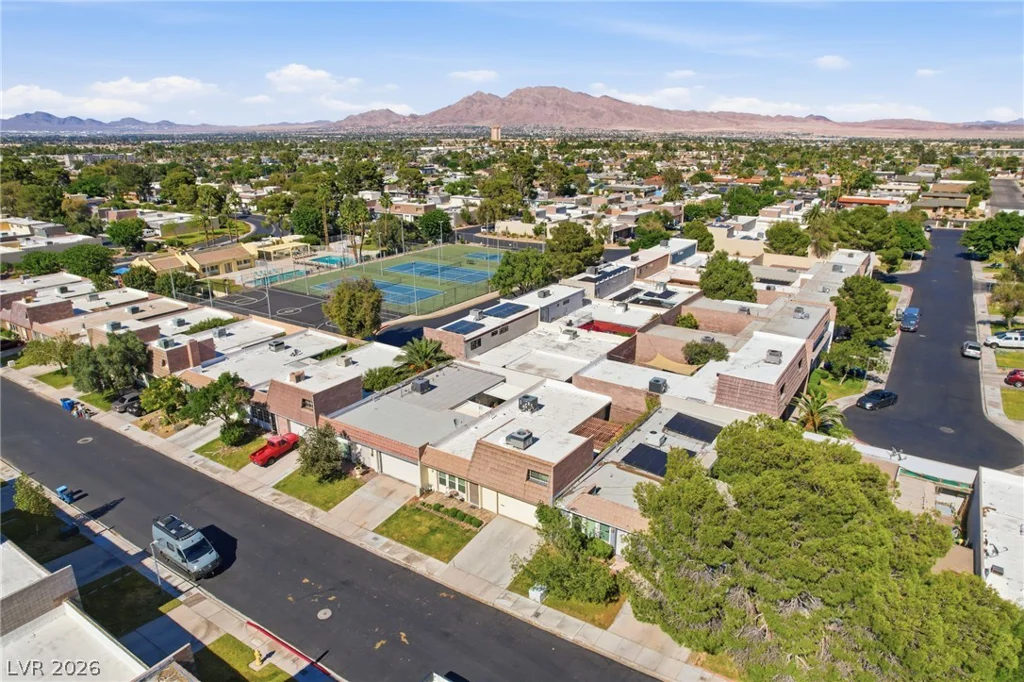 3630 Blackstone, Las Vegas, NV 89121