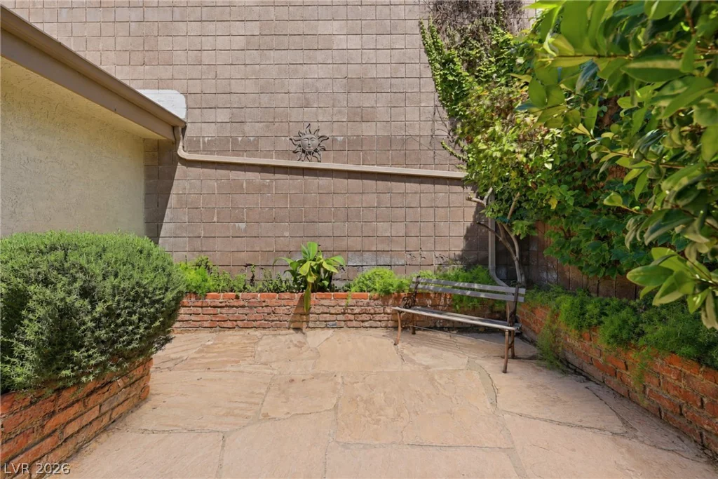 3630 Blackstone, Las Vegas, NV 89121