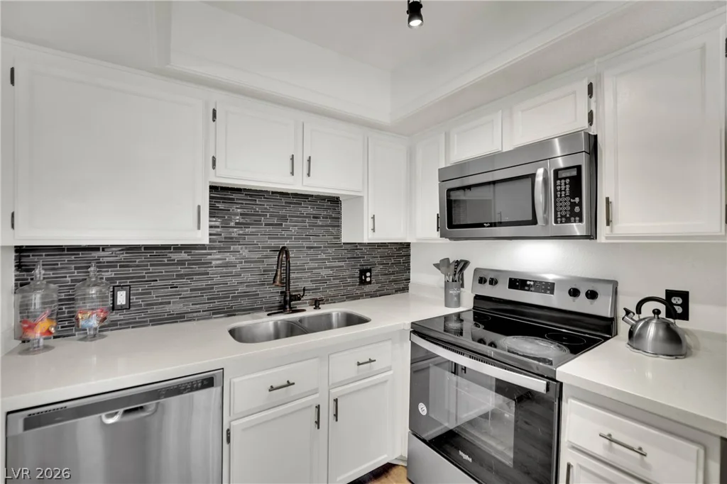 929 Rockview, Las Vegas, NV 89128