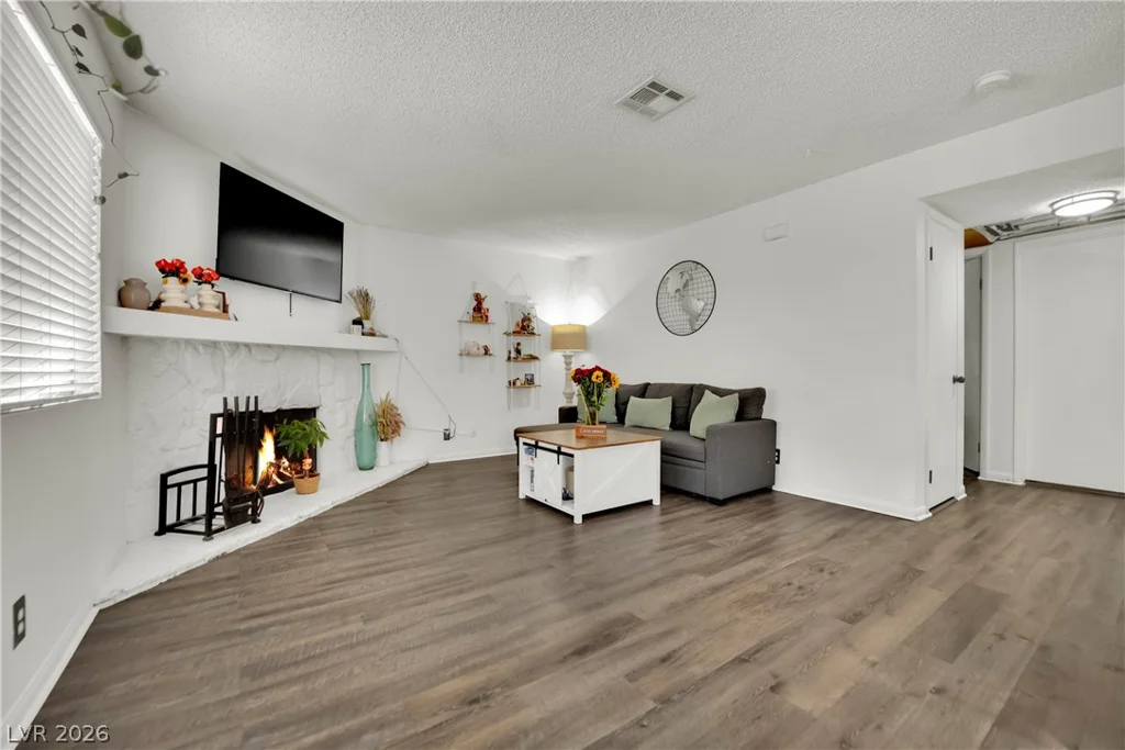 929 Rockview, Las Vegas, NV 89128