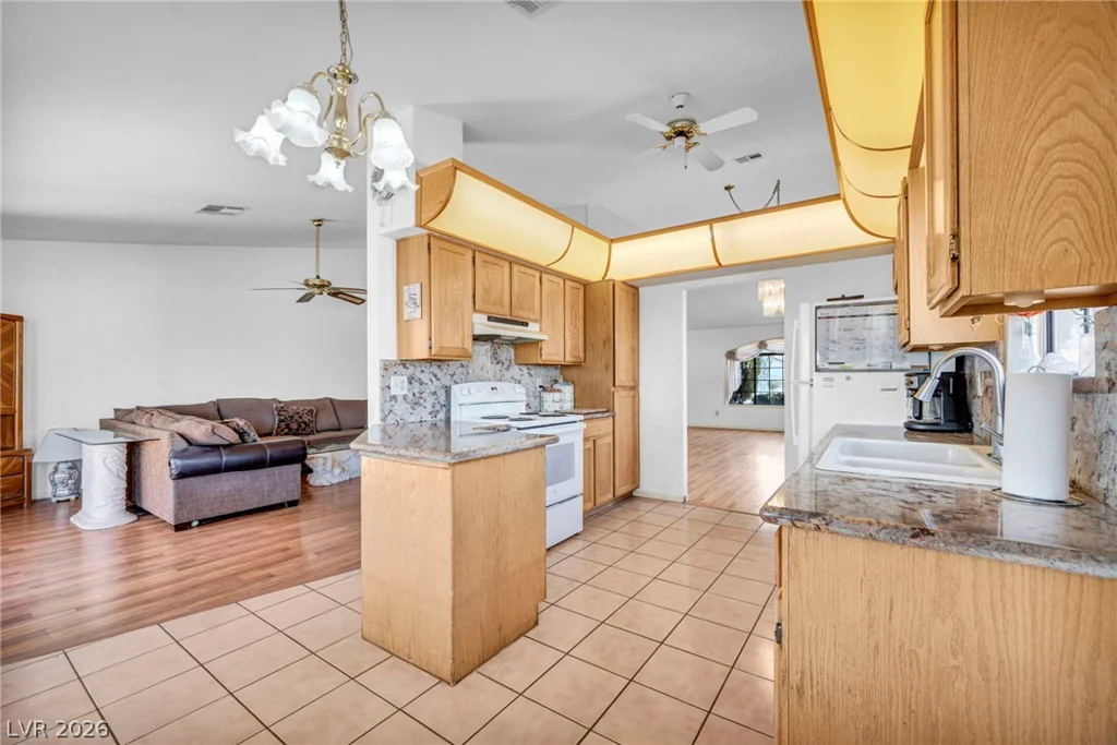 7713 Leavorite, Las Vegas, NV 89128