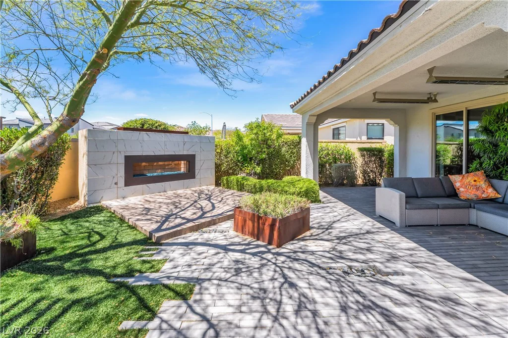 9335 Las Haciendas, Las Vegas, NV 89148