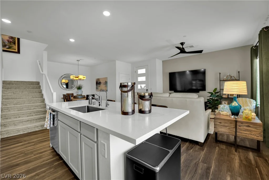 600 Carriage Hill, Las Vegas, NV 89138
