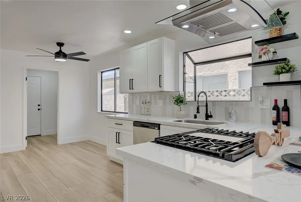 1702 Mapleleaf, Las Vegas, NV 89142