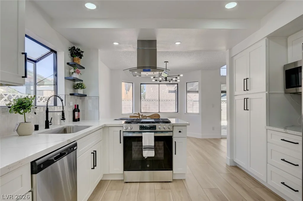 1702 Mapleleaf, Las Vegas, NV 89142