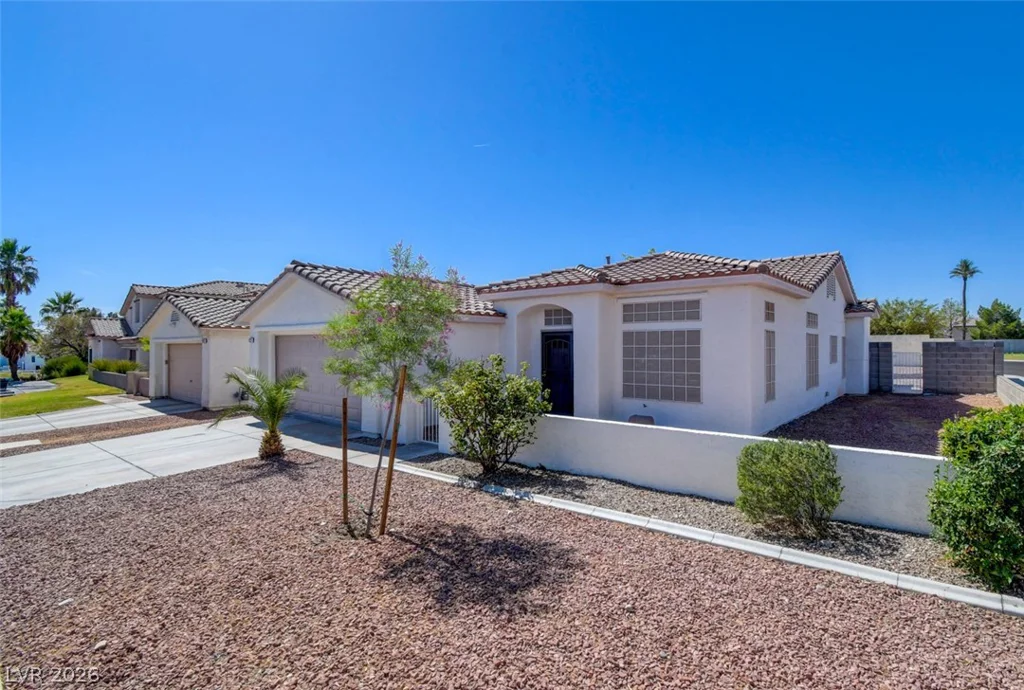 8221 Hollister, Las Vegas, NV 89131