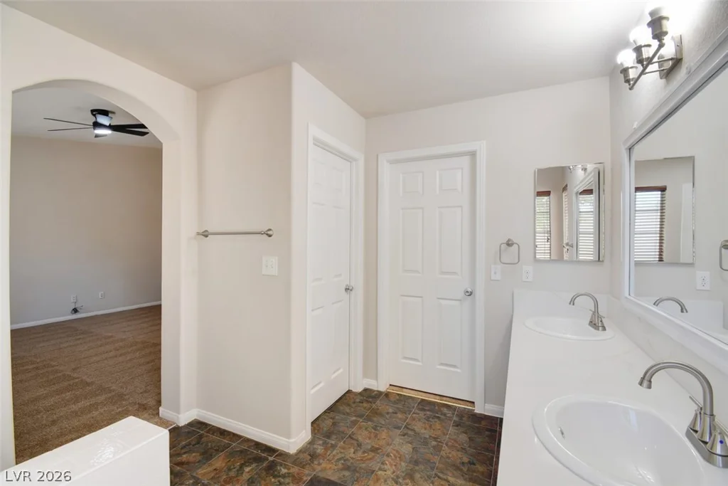 8221 Hollister, Las Vegas, NV 89131