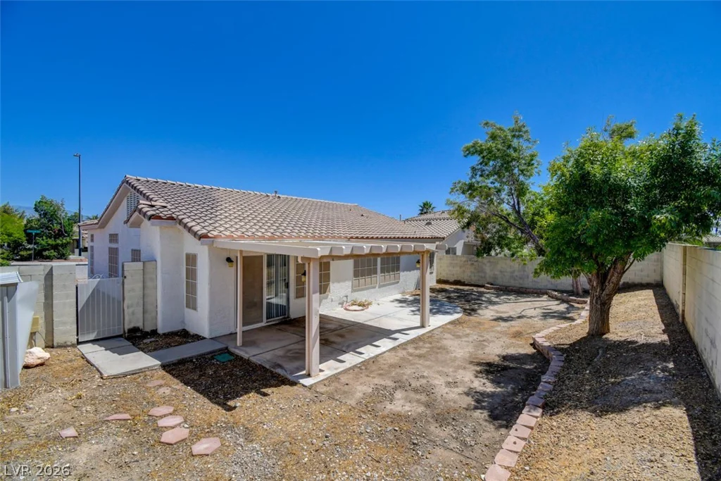 8221 Hollister, Las Vegas, NV 89131