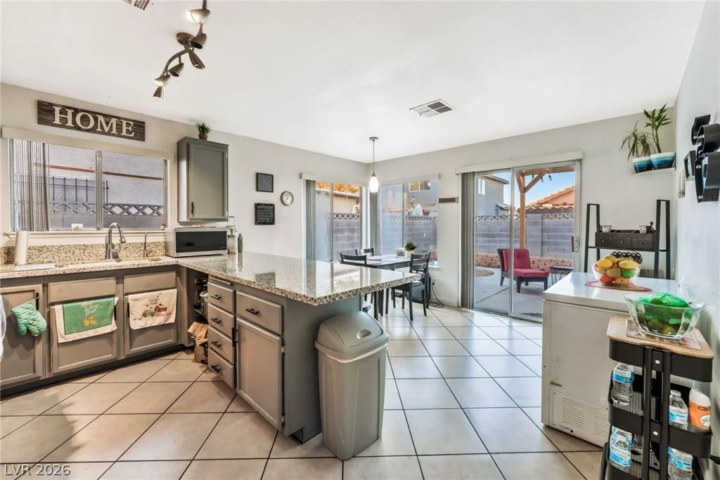 5942 Whispering Pine, Las Vegas, NV 89142