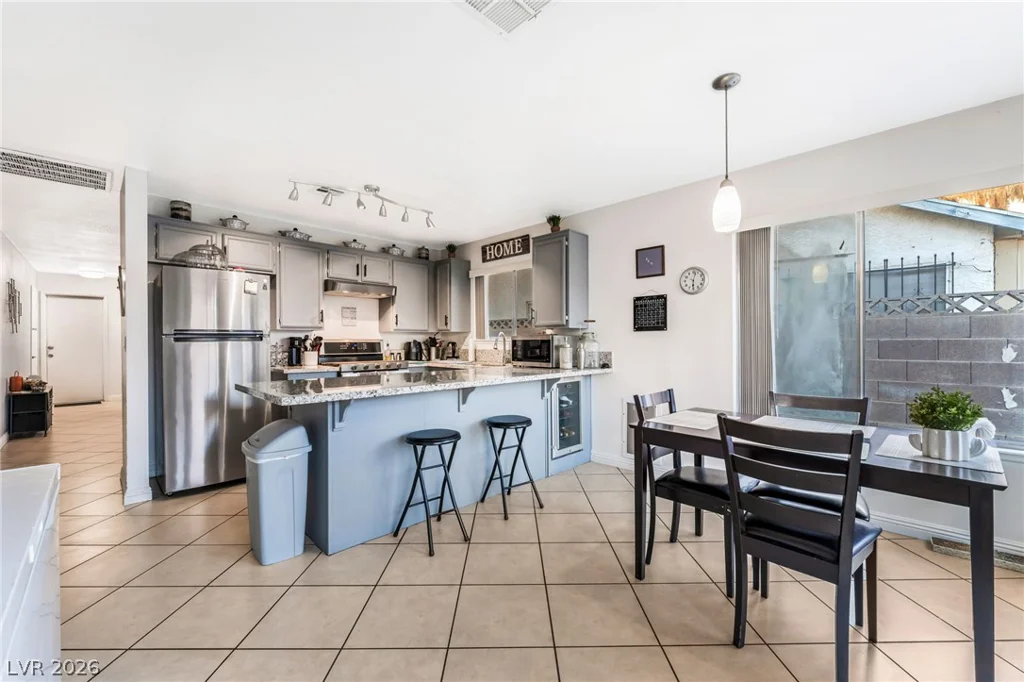 5942 Whispering Pine, Las Vegas, NV 89142