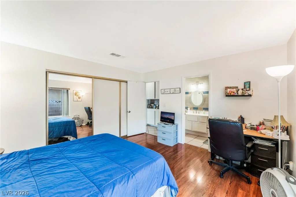 5942 Whispering Pine, Las Vegas, NV 89142