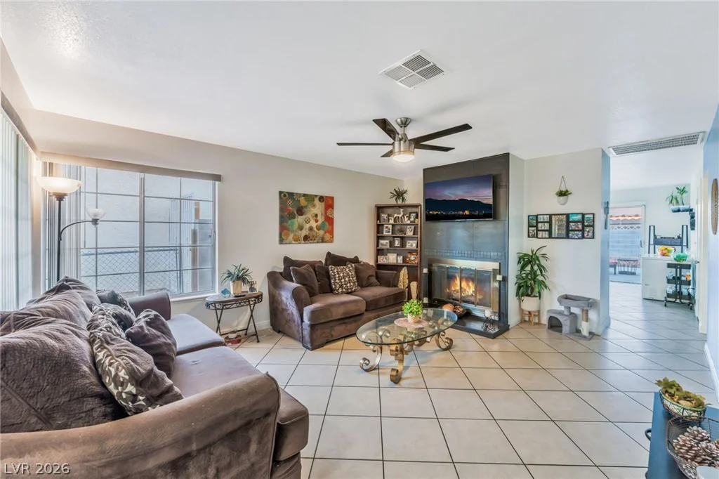 5942 Whispering Pine, Las Vegas, NV 89142