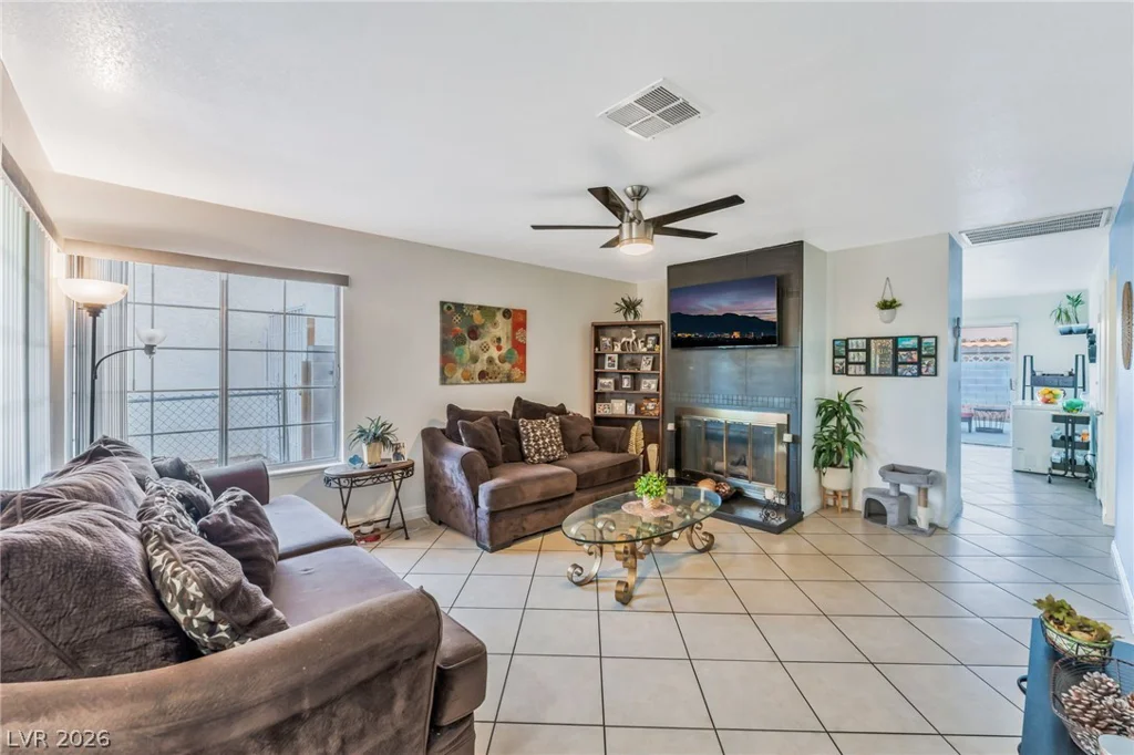 5942 Whispering Pine, Las Vegas, NV 89142