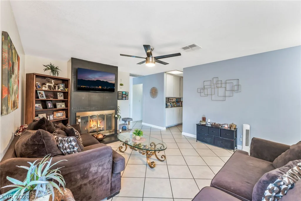 5942 Whispering Pine, Las Vegas, NV 89142