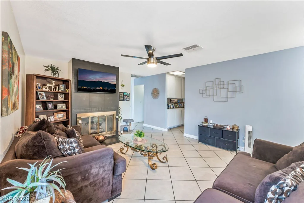 5942 Whispering Pine, Las Vegas, NV 89142