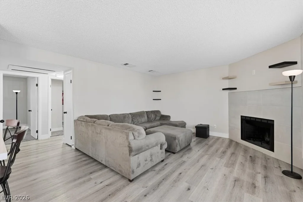 1616 Burningwood, Las Vegas, NV 89108