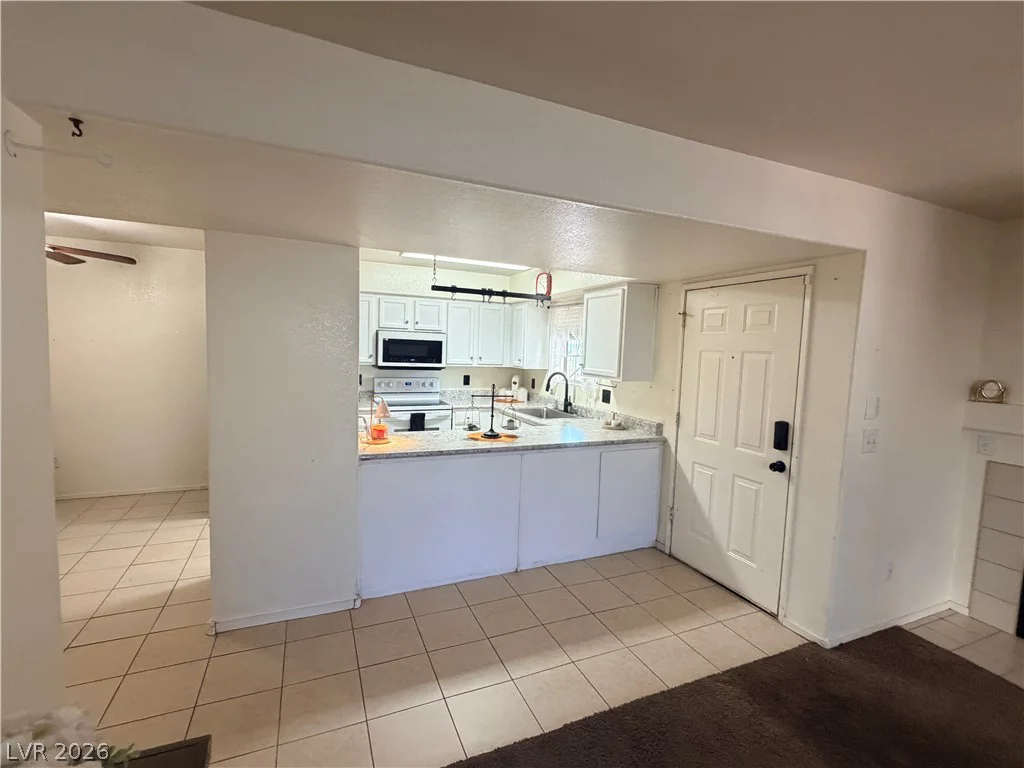 2725 Nellis, Las Vegas, NV 89121