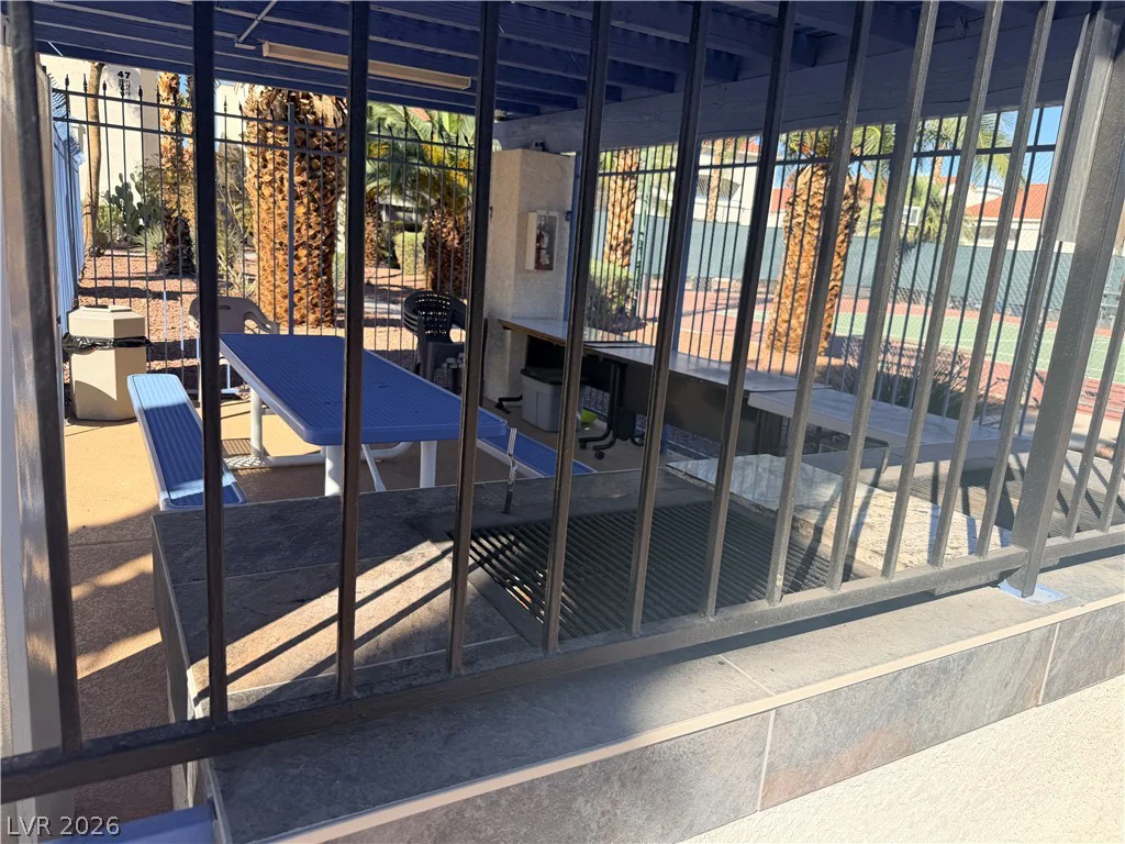 2725 Nellis, Las Vegas, NV 89121