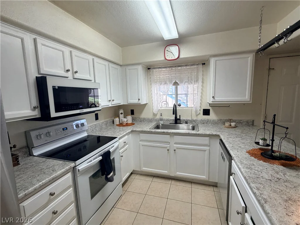 2725 Nellis, Las Vegas, NV 89121