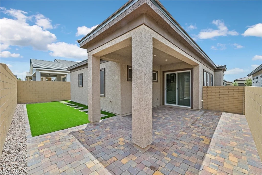 834 Eaton Falls, Henderson, NV 89011