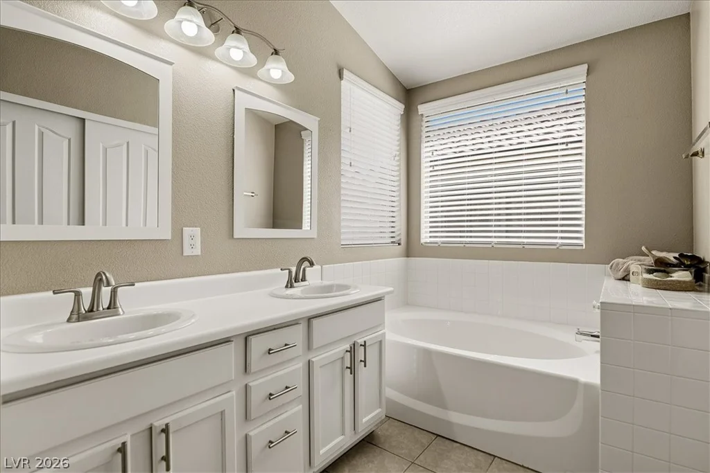 972 Hollandsworth, Las Vegas, NV 89123