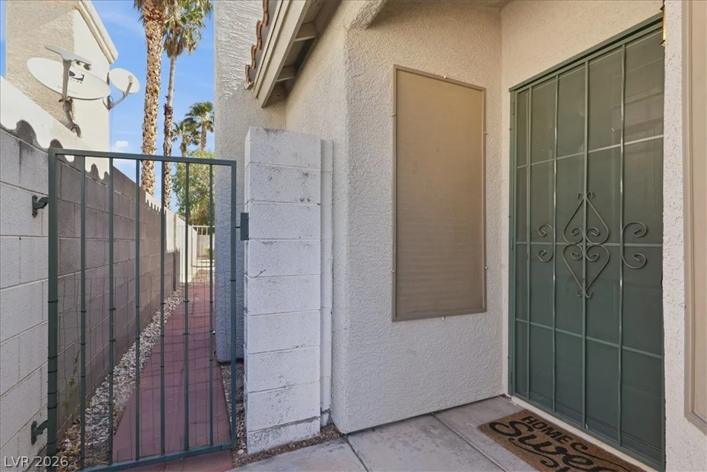 972 Hollandsworth, Las Vegas, NV 89123