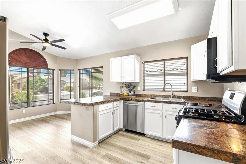 972 Hollandsworth, Las Vegas, NV 89123