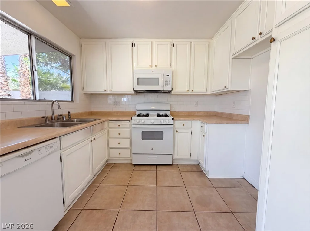 699 Thousand Oaks, Las Vegas, NV 89123