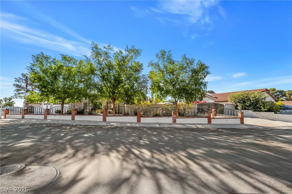3181 Shadow Bluff, Las Vegas, NV 89120