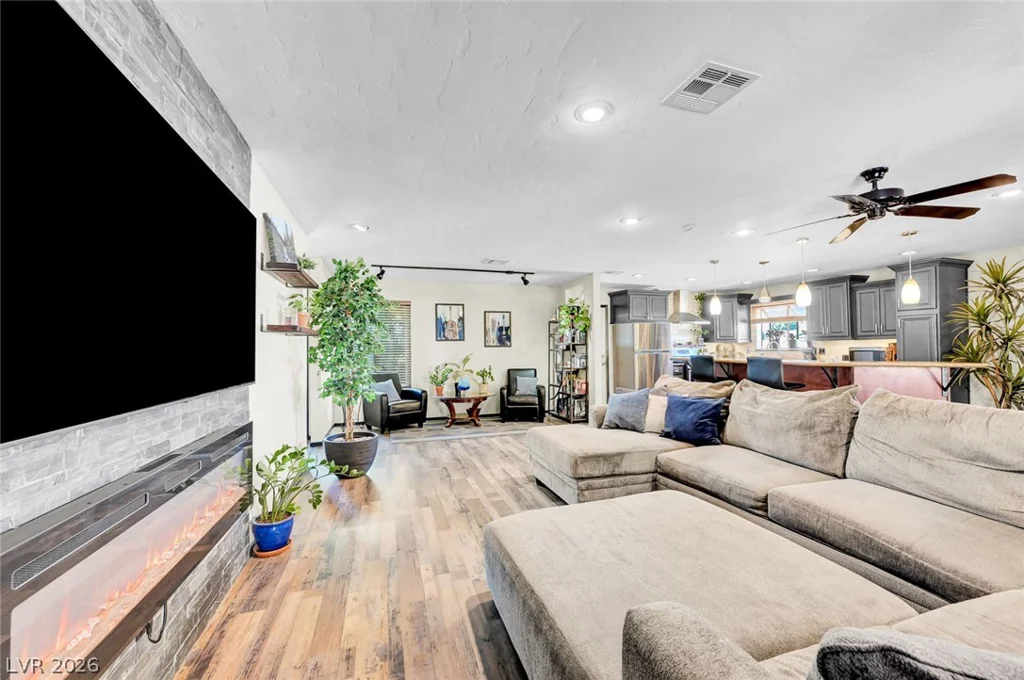 3949 Brighthill, Las Vegas, NV 89121