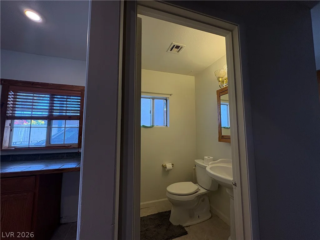 6808 Evanston, Las Vegas, NV 89108