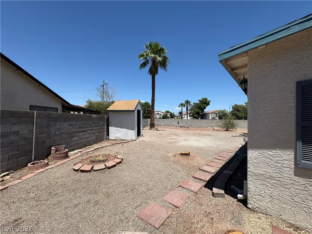 6808 Evanston, Las Vegas, NV 89108