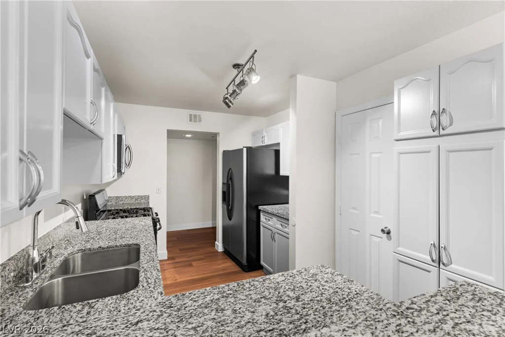 7604 Connemara, Las Vegas, NV 89128